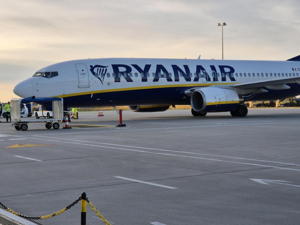 Ryanair alarmuje przed wakacjami. Polska ma problem z kontrolami na lotniskach